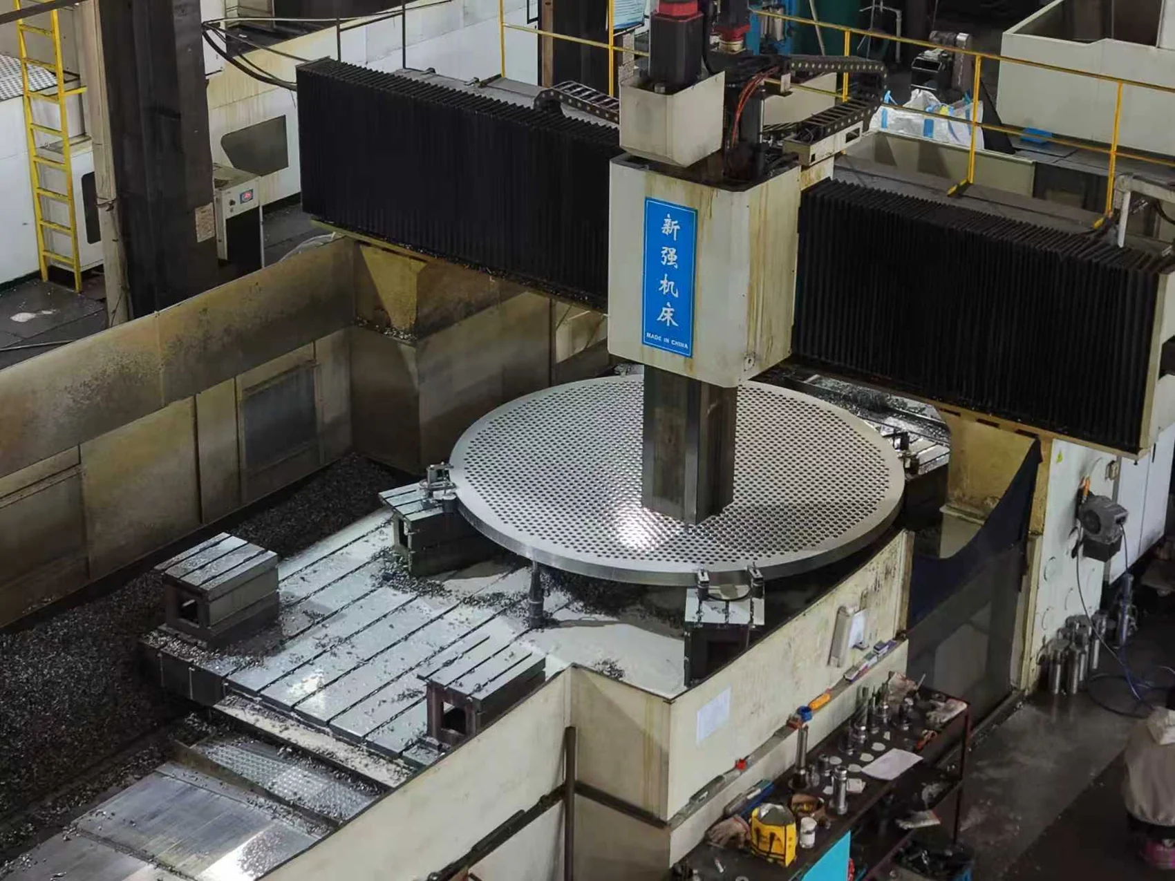 Gantry machining of a large circular plate
